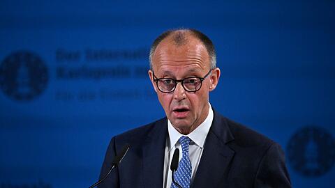 Bundeskanzler Friedrich Merz (CDU) kündigte an, dass es bei den pauschalen Zurückweisungen bleibe.