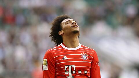 Er steht vor einer komplizierten Saison: Leroy Sané muss sich im Bayern-Team von Trainer Julian Nagelsmann (l.) behaupten, Sadio Mané (r.) verschärft den Konkurrenzkampf.