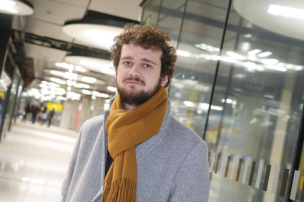 Förderlehrer Jakob Hirler (24) sieht die Situation gelassen – weil er auf die U-Bahn ausweichen kann. Förderlehrer Jakob Hirler (24) sieht die Situation gelassen – weil er auf die U-Bahn ausweichen kann.