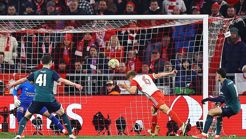 Joshua Kimmich wuchtet den Ball zur 1:0-Führung ins Tor.
