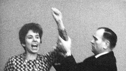 Die aus Berlin stammende Französin Beate Klarsfeld beschimpft 1968 während einer Bundestagssitzung Bundeskanzler Kiesinger als "Nazi" und "Verbrecher". Im selben Jahr ohrfeigte sie Kiesinger.