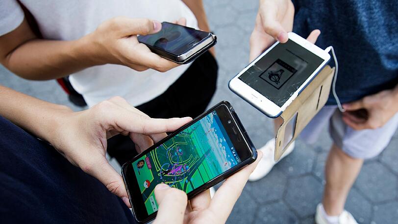 Allein oder in der Gruppe: In München sind zahlreiche Pokémon-Jäger unterwegs. Allein oder in der Gruppe: In München sind zahlreiche Pokémon-Jäger unterwegs.