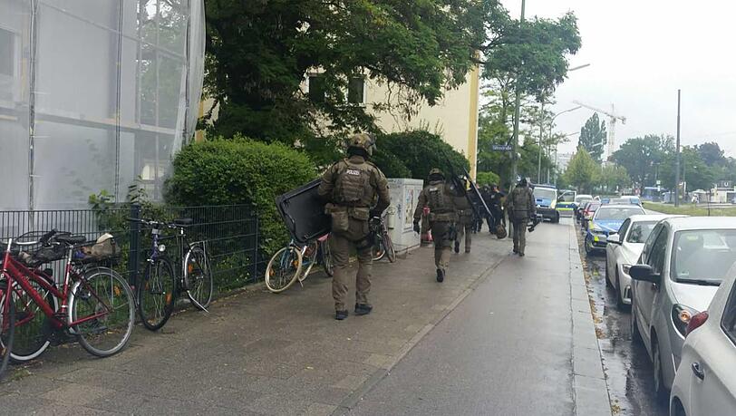 Das SEK konnte den Mann überwältigen. Das SEK konnte den Mann überwältigen.