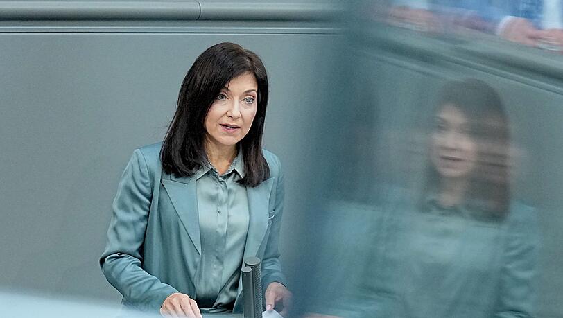 Wirtschaftsministerin Reiche: "Mit dem Gebäudemodernisierungsgesetz ziehen wir einen Schlussstrich unter eine Politik des Misstrauens." Wirtschaftsministerin Reiche: "Mit dem Gebäudemodernisierungsgesetz ziehen wir einen Schlussstrich unter eine Politik des Misstrauens."