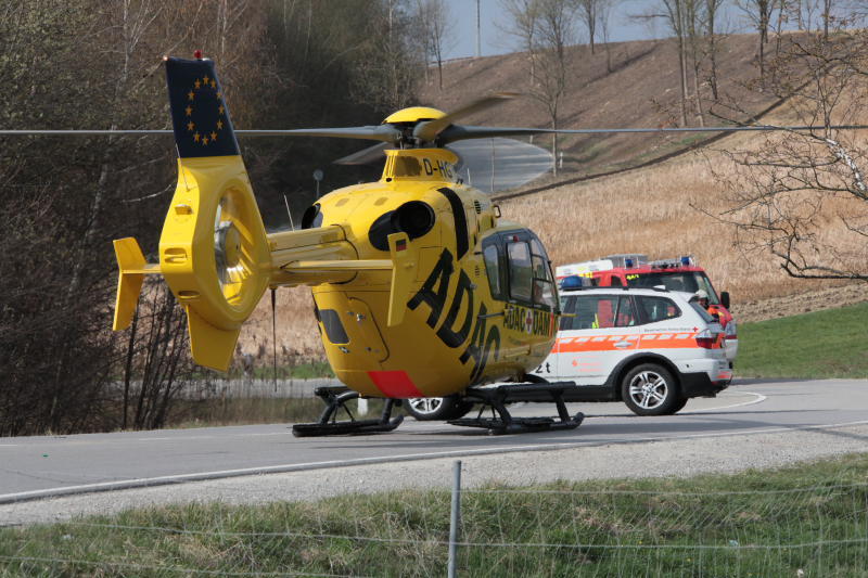 Ein 67-jähriger Rentner nimmt einem Motorradfahrer die Vorfahrt. Der wird schwer verletzt.