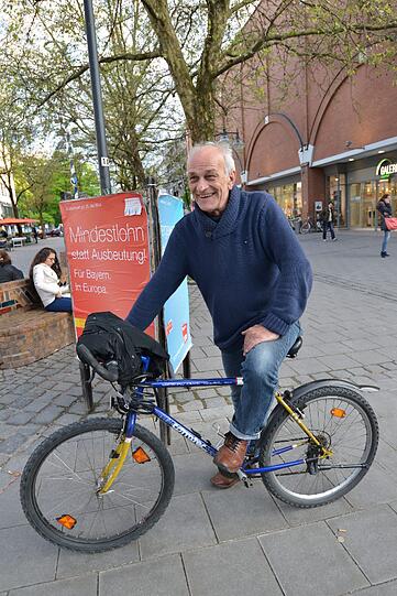 Gerrad Luten (66):Heute wird alles bestimmt von High-Tech. Wenn ich heute 18 wäre, würde ich versuchen, soweit es geht auf Technik zu verzichten. Ein iPhone ist eine tolle Sache für junge Menschen. Es kann aber auch dazu führen, dass sie ihren Kopf nicht mehr benutzen, sondern sich nur auf die Technik verlassen.