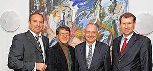 Claus Lehner (GBW-Vorstandsmitglied), Galerist Berthold Buderus von Carlshausen, Ernst Holland (GBW&ndash;Vorstandsvorsitzender) und Matthias Steinhauer (GBW-Finanzvorstand) vor einem Radetzky-Bild.