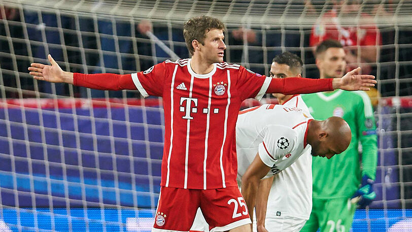 Thomas Müller: Note 4. Nicht sein Spiel in Halbzeit eins. Die rechte Außenbahn ist beim Offensiv-Freigeist stets nur eine 1B-Lösung. Hat so weniger Zug zum Tor, kommt nicht in die Abschlüsse.