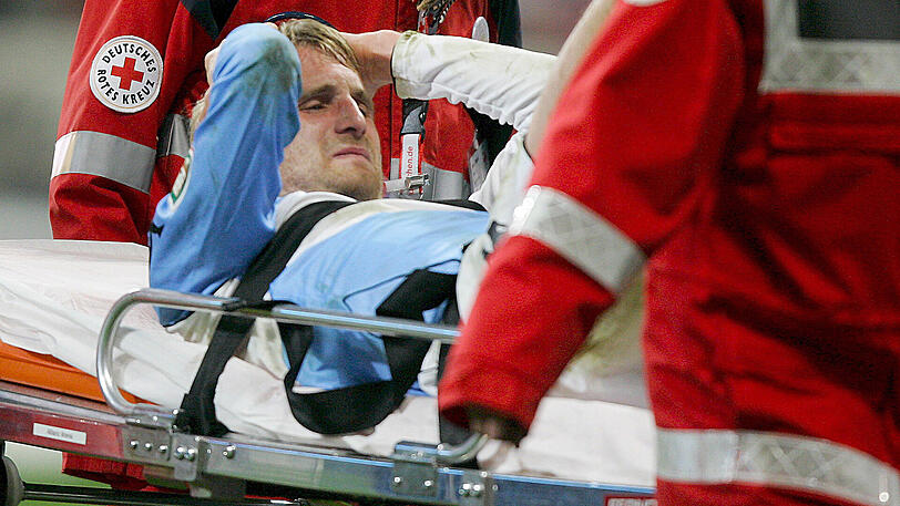 Im Sommer 2008 wird er Kapitän der Sechzger. "Ich kann mit Schmerzen umgehen", kommentiert Bierofka im AZ-Interview einen Bänderriss aus dem DFB-Pokal-Achtelfinale. Sein Leidfähigkeit muss er ein halbes Jahr später erneut unter Beweis stellen, als er einen zweiten Bandscheibenvorfall erleidet.