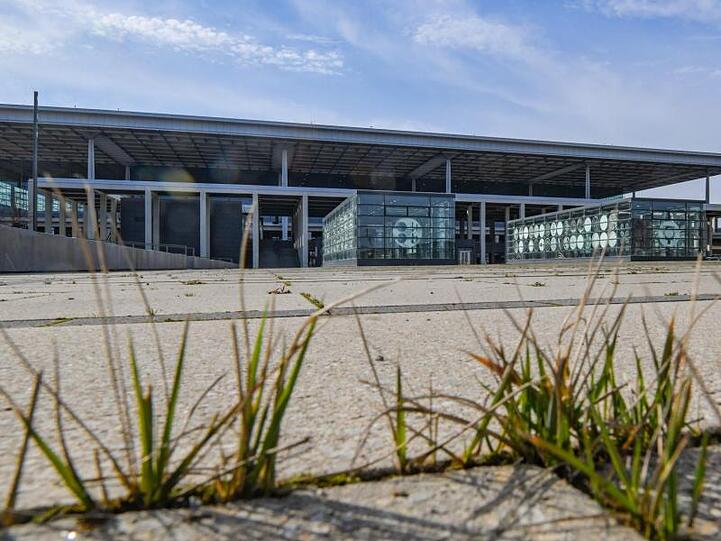Der Hauptstadtflughafen BER sollte eigentlich im Herbst 2011 in Betrieb gehen.