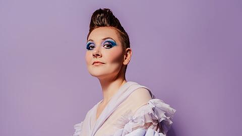 Sarajane hat vor Kurzem ihr Album "Milk & Money" veröffentlicht.