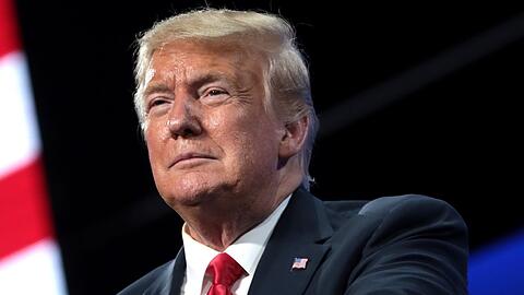 Donald Trump war von 2017 bis 2021 der 45. Präsident der USA. Im November 2022 verkündete er seine Kandidatur für die Wahl 2024.