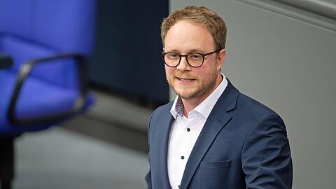 Marcel Emmerich, innenpolitischer Sprecher der Grünen, hält die Zurückweisung von Asylsuchenden für rechtswidrig. (Archivfoto)
