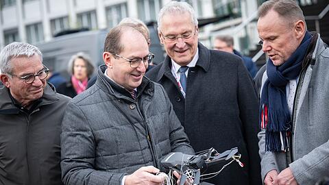 Bevor die Gespräche beginnen, zeigt die neue Drohnenabwehr-Einheit der Bundespolizeidirektion 11, was sie kann.