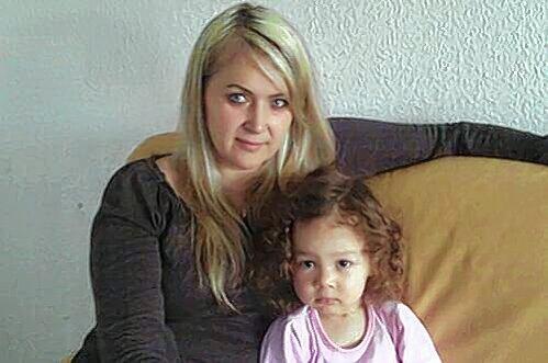 Seit einer Woche wieder vereint: Danuta K. mit ihrer süßen kleinen Tochter Ines.