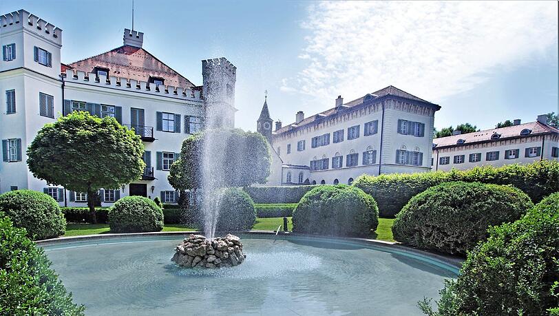 Der Innenhof mit Brunnen. Der Innenhof mit Brunnen.