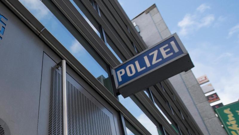 Bereits Anfang August 2018 hatte die Juristin Anzeige bei der Polizei in Frankfurt erstattet. Symbolbild: Boris Roessler/Archiv Bereits Anfang August 2018 hatte die Juristin Anzeige bei der Polizei in Frankfurt erstattet. Symbolbild: Boris Roessler/Archiv