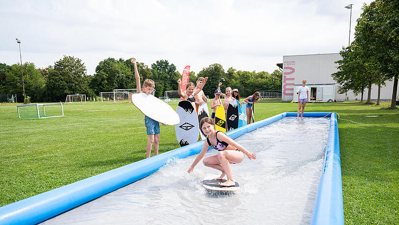 Im Fanni.Club ist das Surfen entspannter als auf dem Eisbach. Im Fanni.Club ist das Surfen entspannter als auf dem Eisbach.