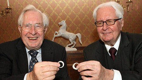 Politisch nicht immer einer (parteipolitischen) Meinung: Hans-Jochen Vogel mit Bruder Bernhard.