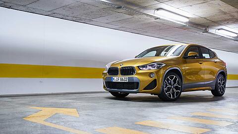 Neuester Geländegänger von BMW ist der X2. Seine Niere ist "verkehrt" herum designt.