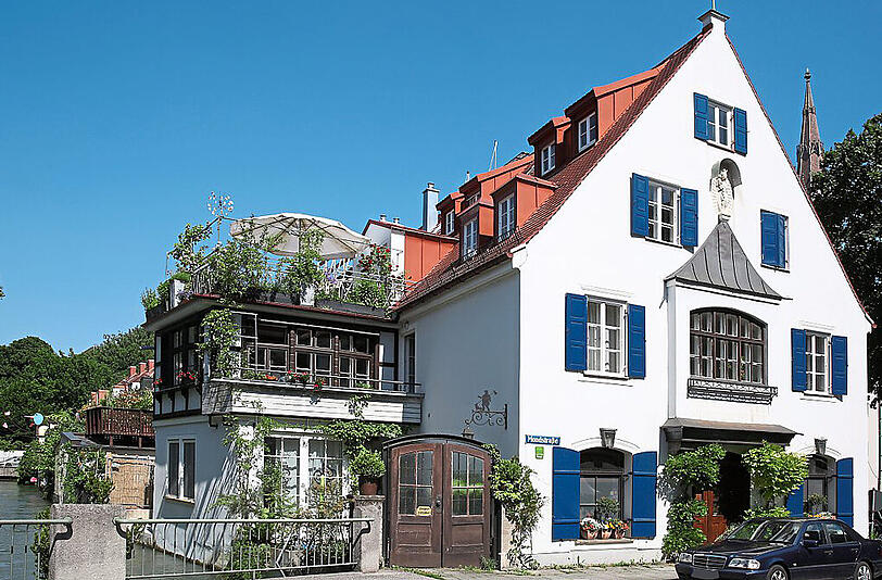 Der Kanal zwischen der Mondstraße und Kleiststraße wirkt wie ein Stück Venedig in München. Hier der Blick von der Mondstraße Richtung Kleiststraße.