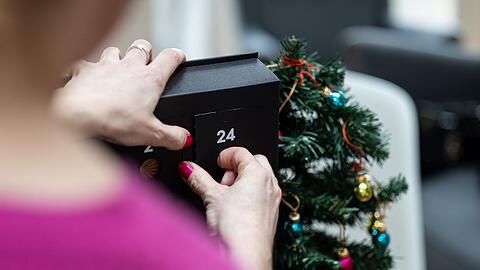 24 Vorweihnachtsgeschenke: Adventskalender als Ersatz für das Geschenk unterm Baum liegen im Trend.