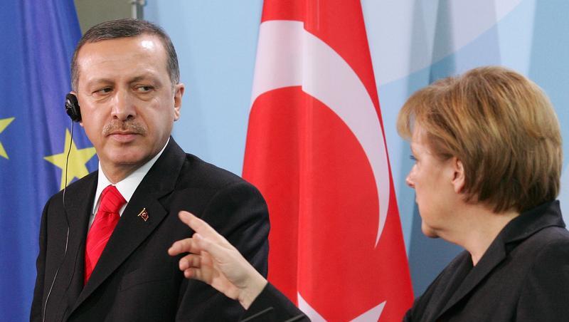Gibt es zwischen den beiden heute Stress? Angela Merkel und ihr türkischer Amtskollege Erdogan gehen Streit nicht aus dem Weg. Gibt es zwischen den beiden heute Stress? Angela Merkel und ihr türkischer Amtskollege Erdogan gehen Streit nicht aus dem Weg.