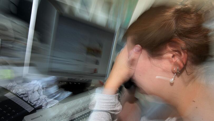 Für viele Beschäftigte eine psychische Belastung: Stress, Lärm und dauernd Unterbrechungen. Für viele Beschäftigte eine psychische Belastung: Stress, Lärm und dauernd Unterbrechungen.