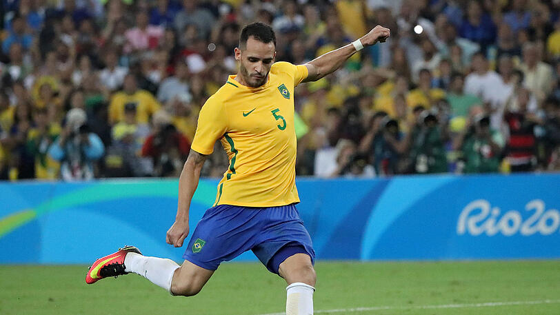 Renato Augusto spielte vor einigen Jahren bei Bayer Leverkusen, zuletzt allerdings in Brasilien. Im Januar 2016 wechselte er für 8 Millionen Euro zu Bejing Guonan.