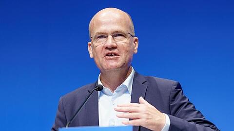Unionsfraktionschef Ralph Brinkhaus spricht in Kiel.
