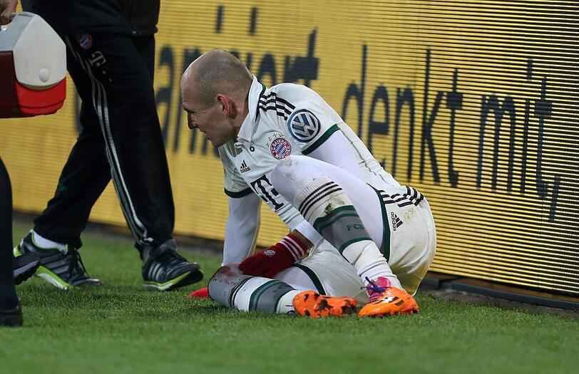 Das Foul an Arjen Robben in Bildern!