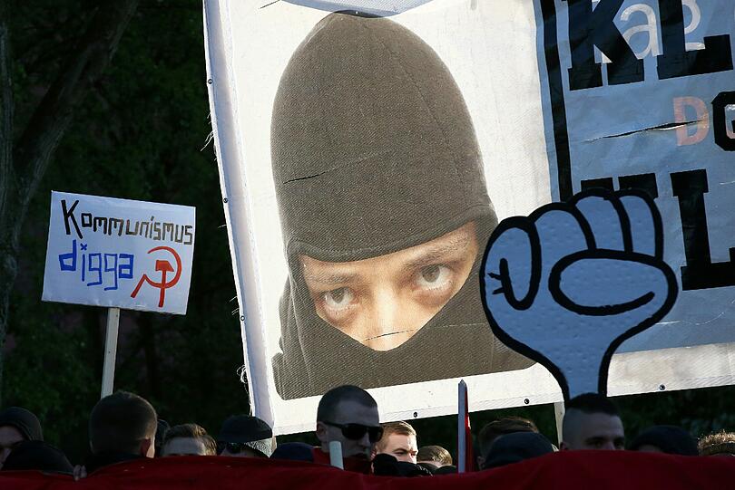 In Hamburg kam es bei zwei "revolutionären" Demonstrationen am Freitagabend zu Ausschreitungen. Die «Revolutionäre 1. Mai»-Demo in der Hansestadt stand unter dem Motto «Hamburg sieht rot»