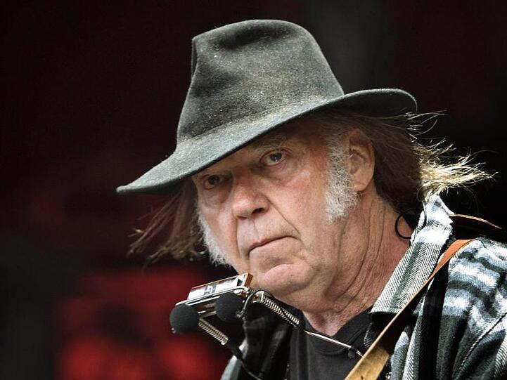 Neil Young reist in die 70er Jahre zurück.
