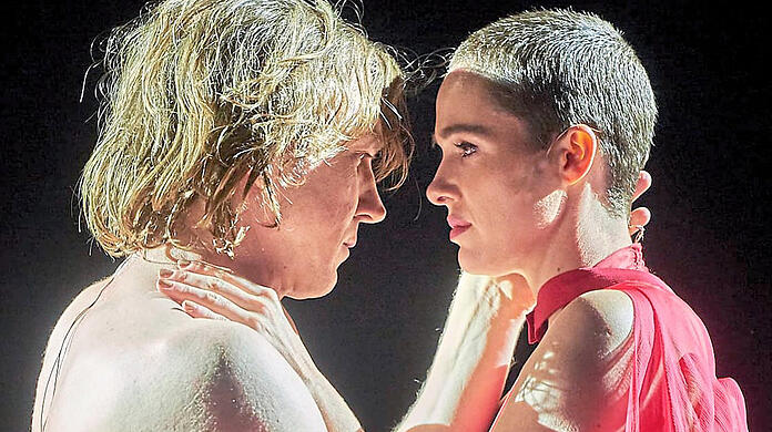 Verena Altenberger und Lars Eidinger.