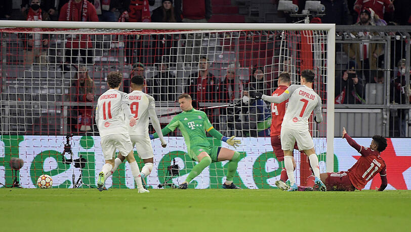 Entscheidender Moment: Kingsley Coman hinderte Nicolas Capaldo in der Frühphase am Abschluss. Entscheidender Moment: Kingsley Coman hinderte Nicolas Capaldo in der Frühphase am Abschluss.