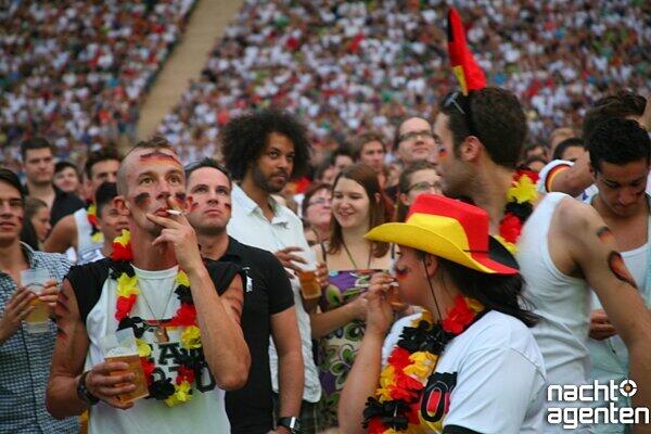 Public Viewing im Olympiastadion: So fieberten die Fans mit der deutschen Mannschaft.