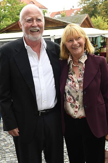 Unter den Gästen: Bernd Meinunger mit Frau Barbara.