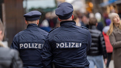 Das Polizeiaufgabengesetz regelt, wann Polizistinnen und Polizisten zur Gefahrenabwehr eingreifen dürfen.