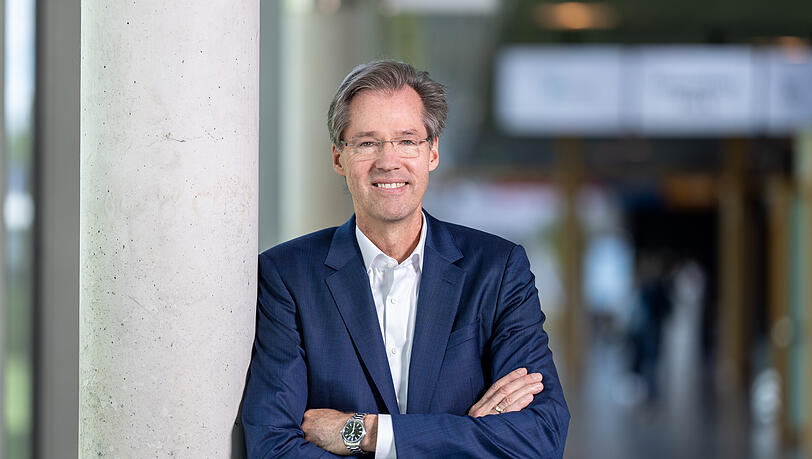 Markus Heyn ist seit April 2015 Geschäftsführer der Robert Bosch GmbH. Seit Januar 2022 ist er Vorsitzender des Unternehmensbereichs (seit Januar 2023 Geschäftssektor) Mobility und verantwortet alle zur Mobilitätssparte zugehörigen Geschäftseinheiten, Tochtergesellschaften und Funktionen. Markus Heyn ist seit April 2015 Geschäftsführer der Robert Bosch GmbH. Seit Januar 2022 ist er Vorsitzender des Unternehmensbereichs (seit Januar 2023 Geschäftssektor) Mobility und verantwortet alle zur Mobilitätssparte zugehörigen Geschäftseinheiten, Tochtergesellschaften und Funktionen.