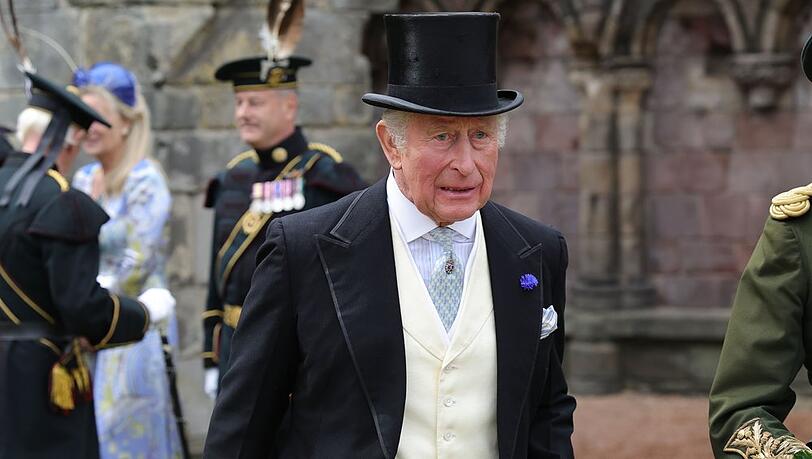 König Charles bei einer Gartenparty in Schottland. König Charles bei einer Gartenparty in Schottland.