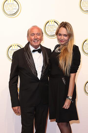 Ernst von Theumer mit Tochter Annabelle bei der Benefiz Gala zugunsten der "McDonald`s Kinderhilfe Stiftung" am 08.11.2013 im Postpalast in München.