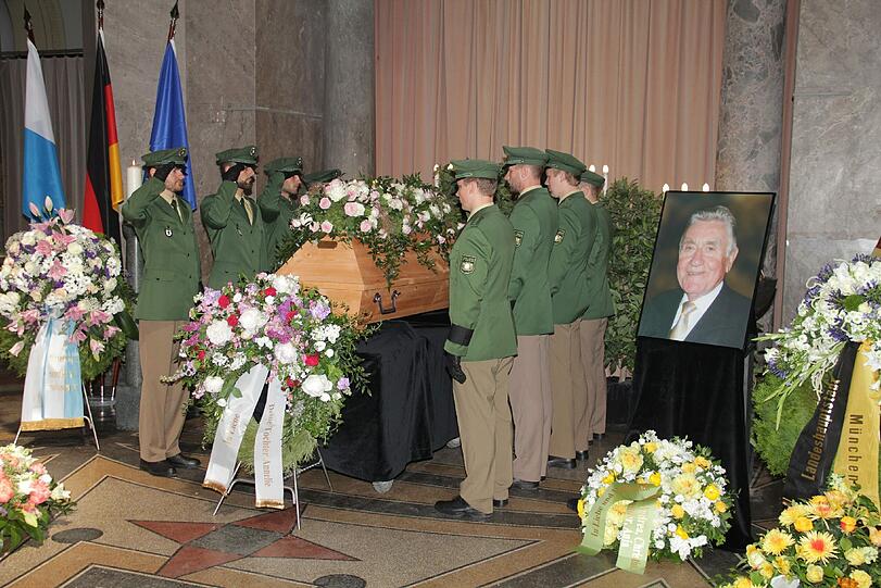 Letzte Ehre für Münchens Polizeipräsidenten Manfred Schreiber.
