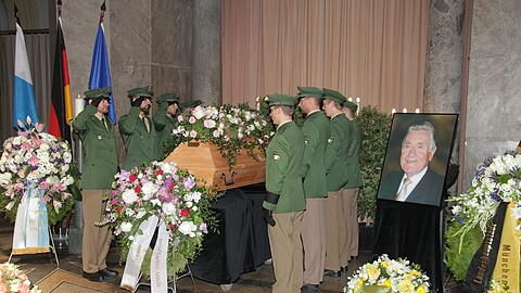 Letzte Ehre für Münchens Polizeipräsidenten Manfred Schreiber.