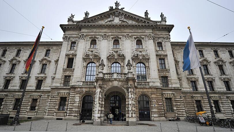 Im Oberlandgericht München wird am Donnerstag in zweiter Instanz über das womöglich fehlerhafte Verhalten der Polizei im Zusammenhang mit dem Unfalltod einer jungen Frau verhandelt.