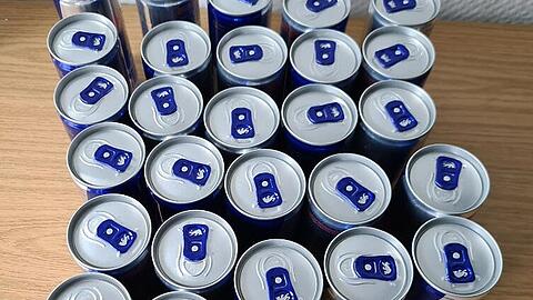 Das Diebesgut: Honigwein und diese 30 Dosen "Red Bull".