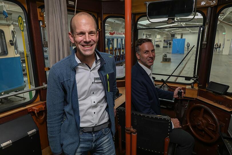 Matthias Korte (l.), der die Verkehrskommunikation bei der MVG leitet und Andreas Lindner, der Projektleiter.