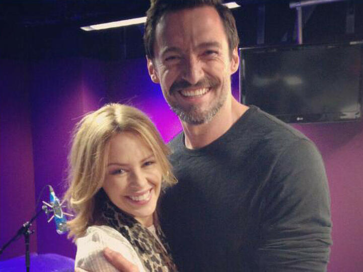 Kylie Minogue überrascht Hugh Jackman in Australien