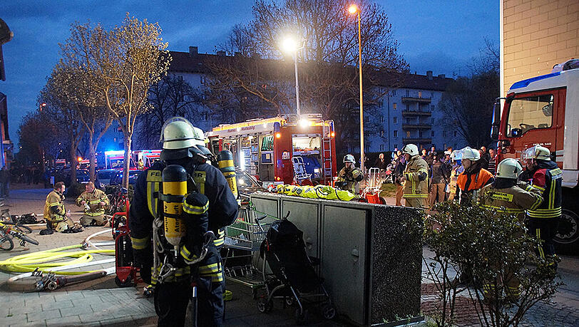 Die Bilder vom dramatischen Feuerwehreinsatz in Neutraubling. Die Bilder vom dramatischen Feuerwehreinsatz in Neutraubling.