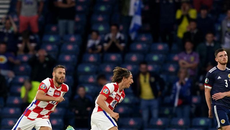 Kroatiens Luka Modric (M) feiert das 2:1.