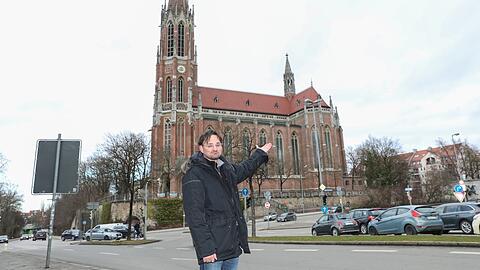 Den Blick auf die Kirche Heilig Kreuz in Giesing sollen die Menschen mehr genießen können, fordert Clemens Marschner. Gelingen soll das durch seine neue Idee.